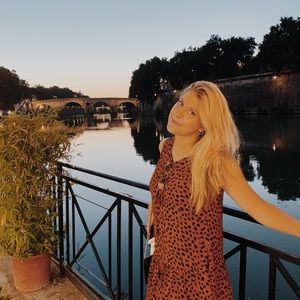 Meet your Posher, Lizzie